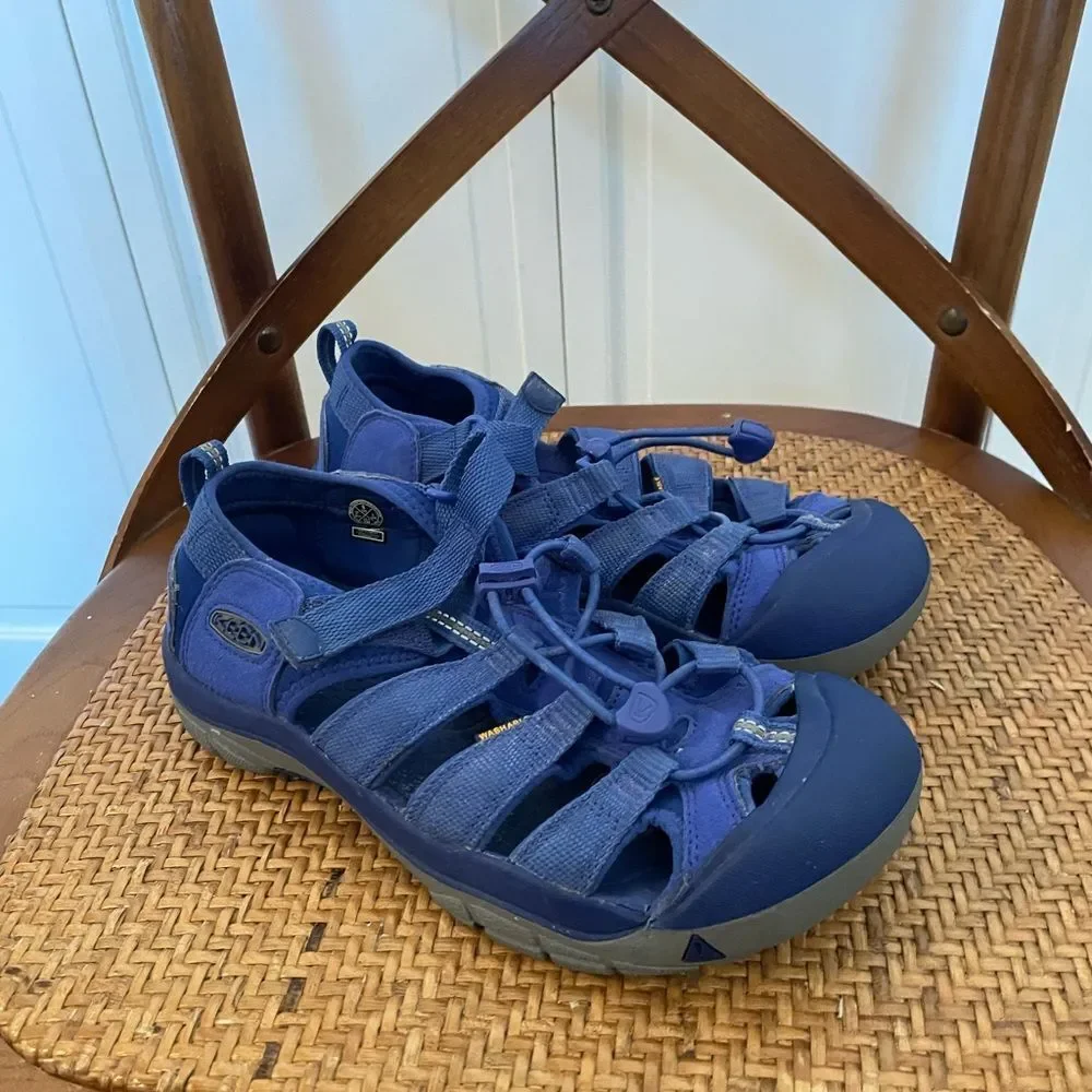 Keen purple adjustable purple water shoes size 6